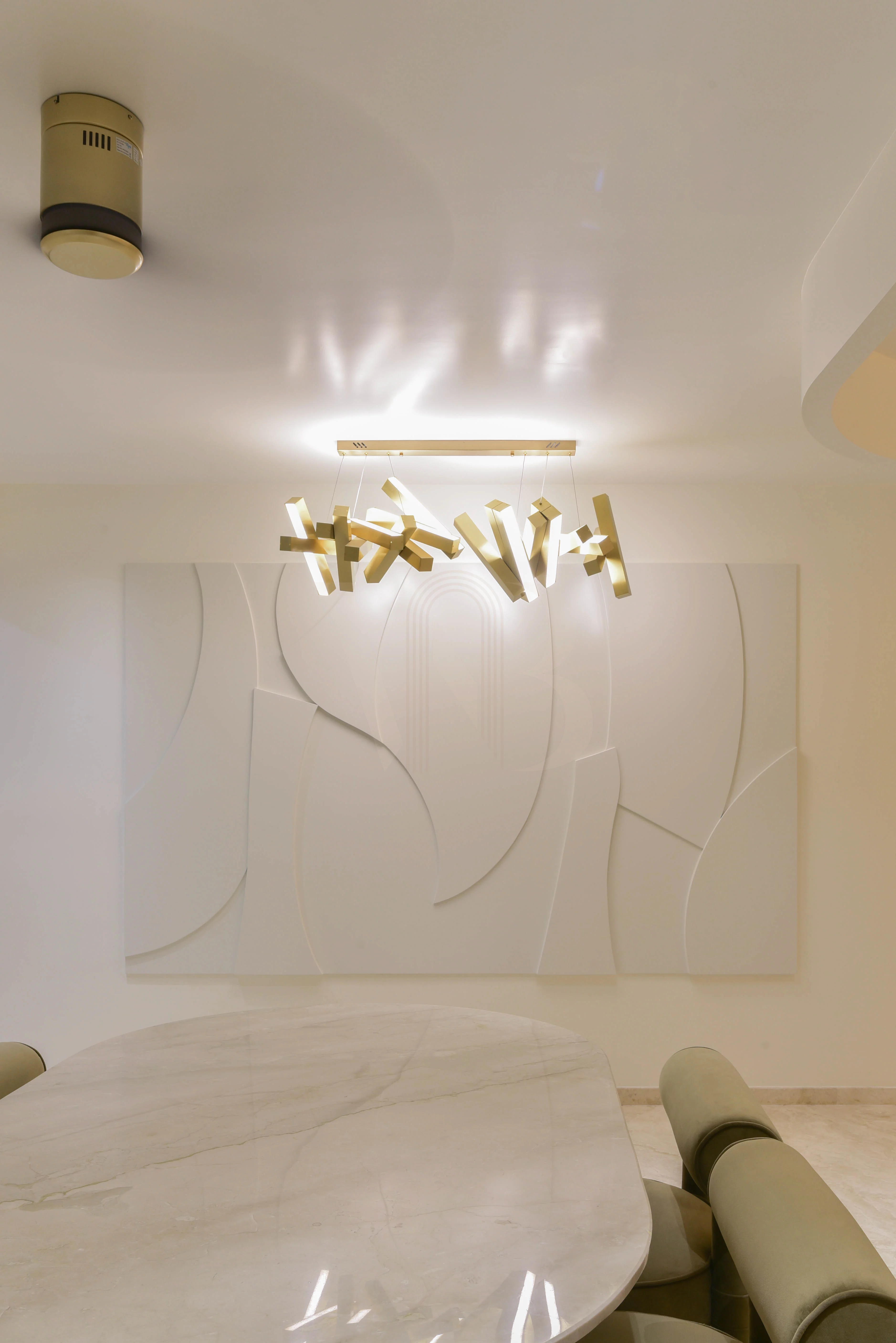 Warm ambient pendant dining lighting