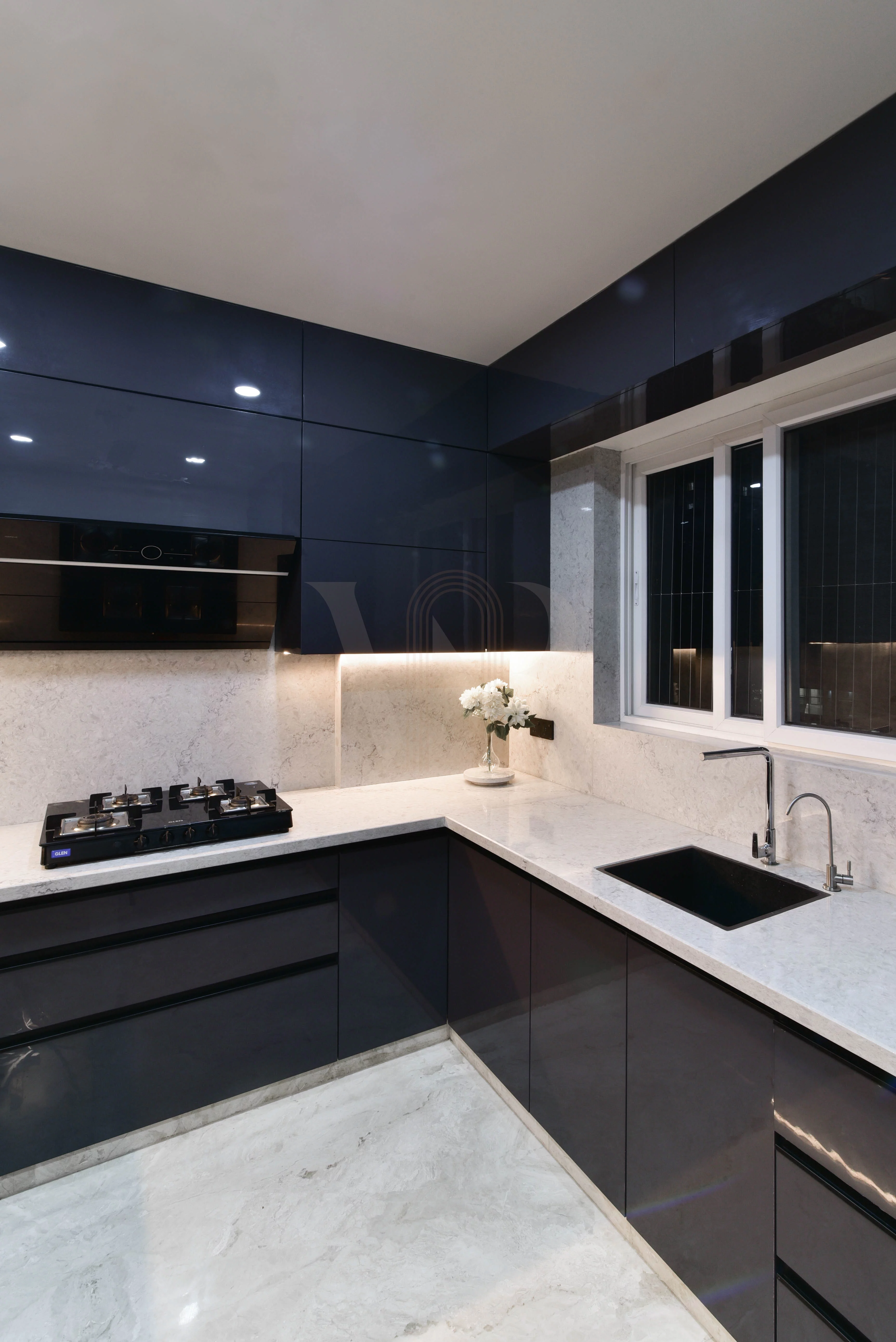 Seamless kitchen countertop and backsplash