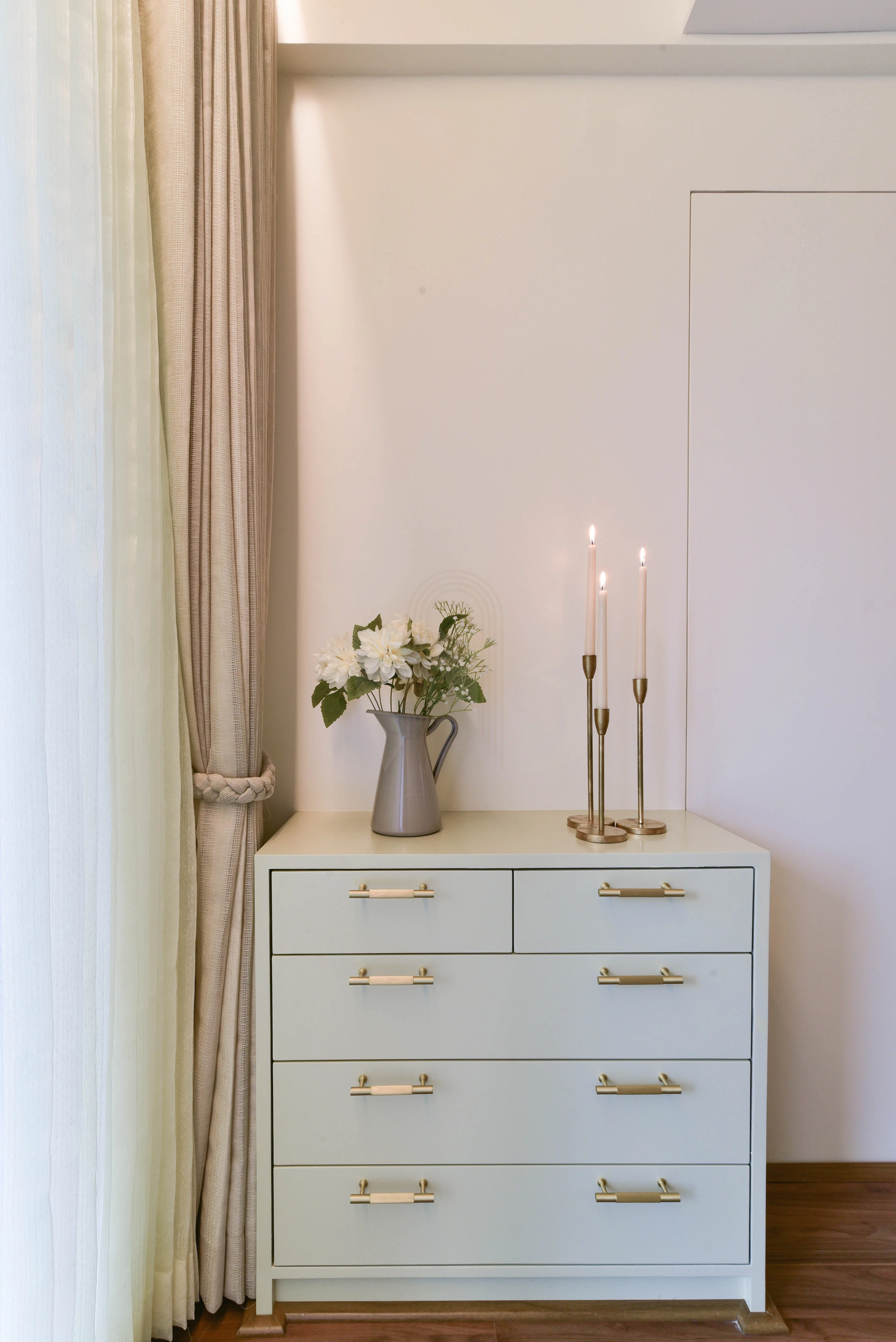 Elegant bed back paneling
